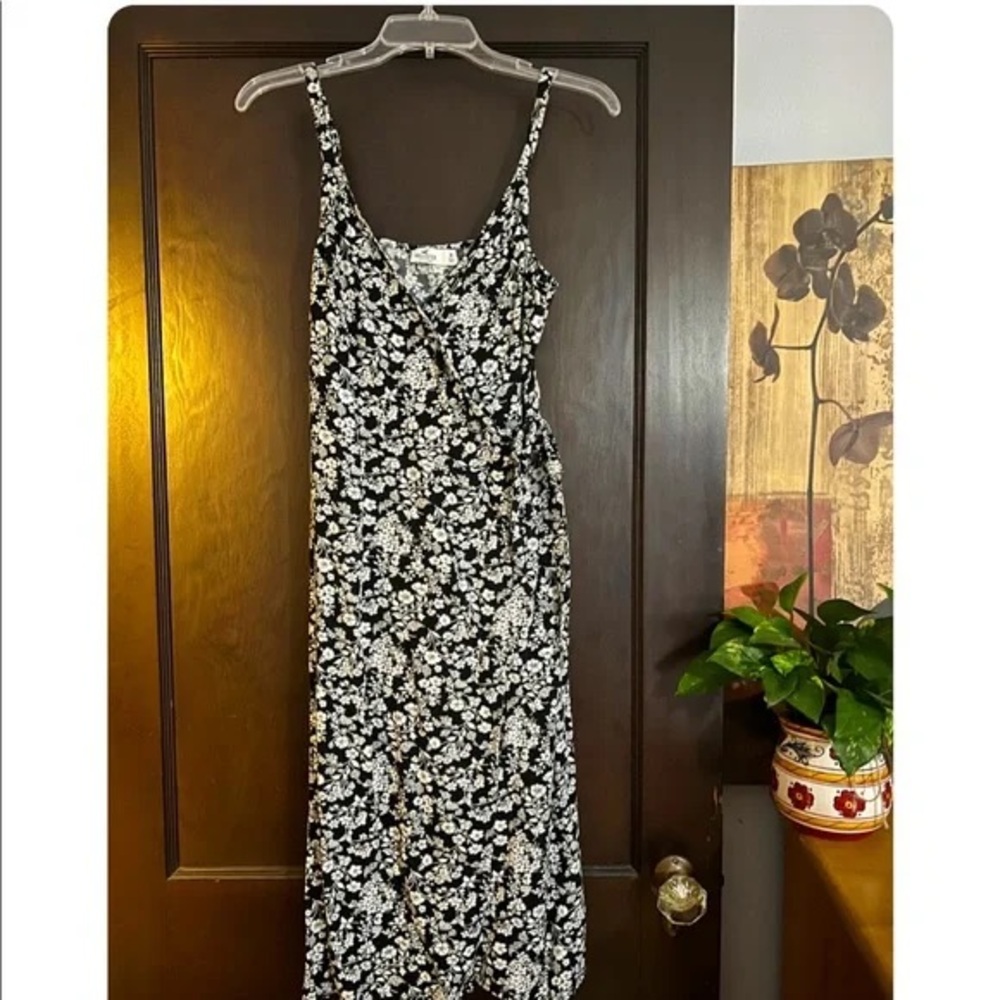 Hollister Black and White Floral Midi Dress